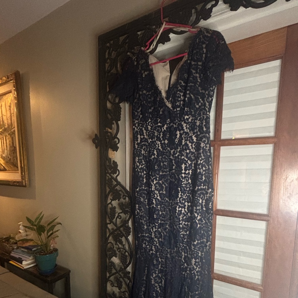 Elegant Navy Lace Evening Dress